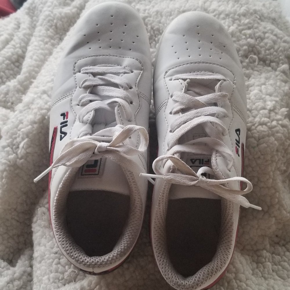 Fila white sneaker w/ red & navy stripes size 6